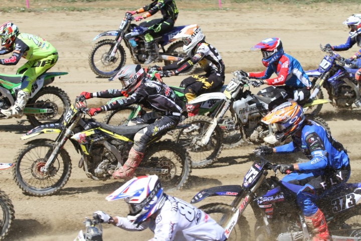 Una partenza del campionato motocross al Santa Barbara