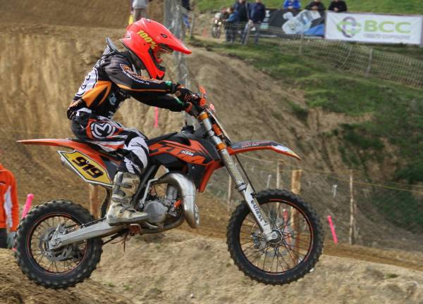 Lorenzo Bernini in azione durante una gara di motocross